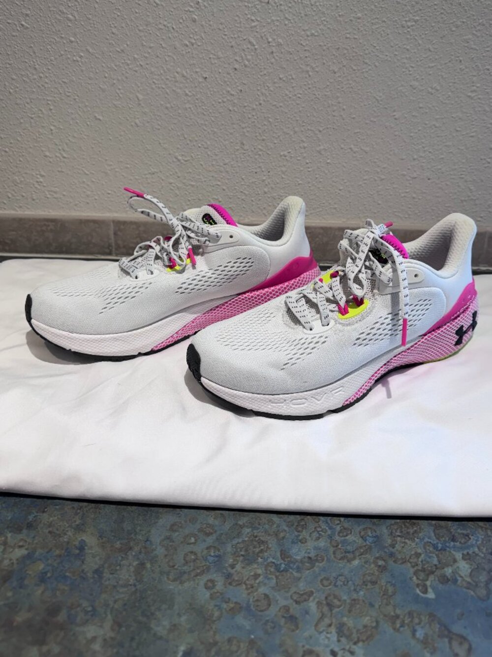 Under Armour Hovr Machina 3 - White/Pink - 8